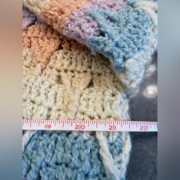 Hand crocheted cardigan - Picture 5 of 7